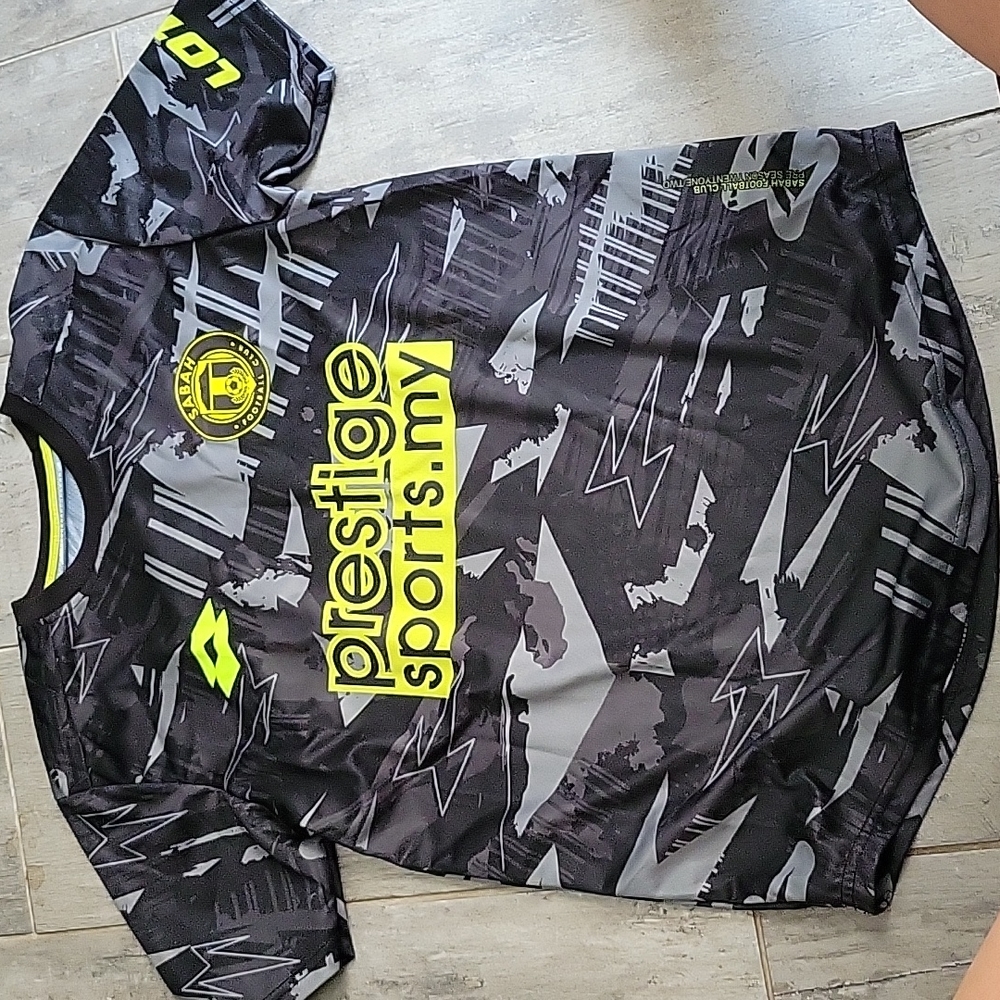 Lotto Italian sport design shirt size small #15A
